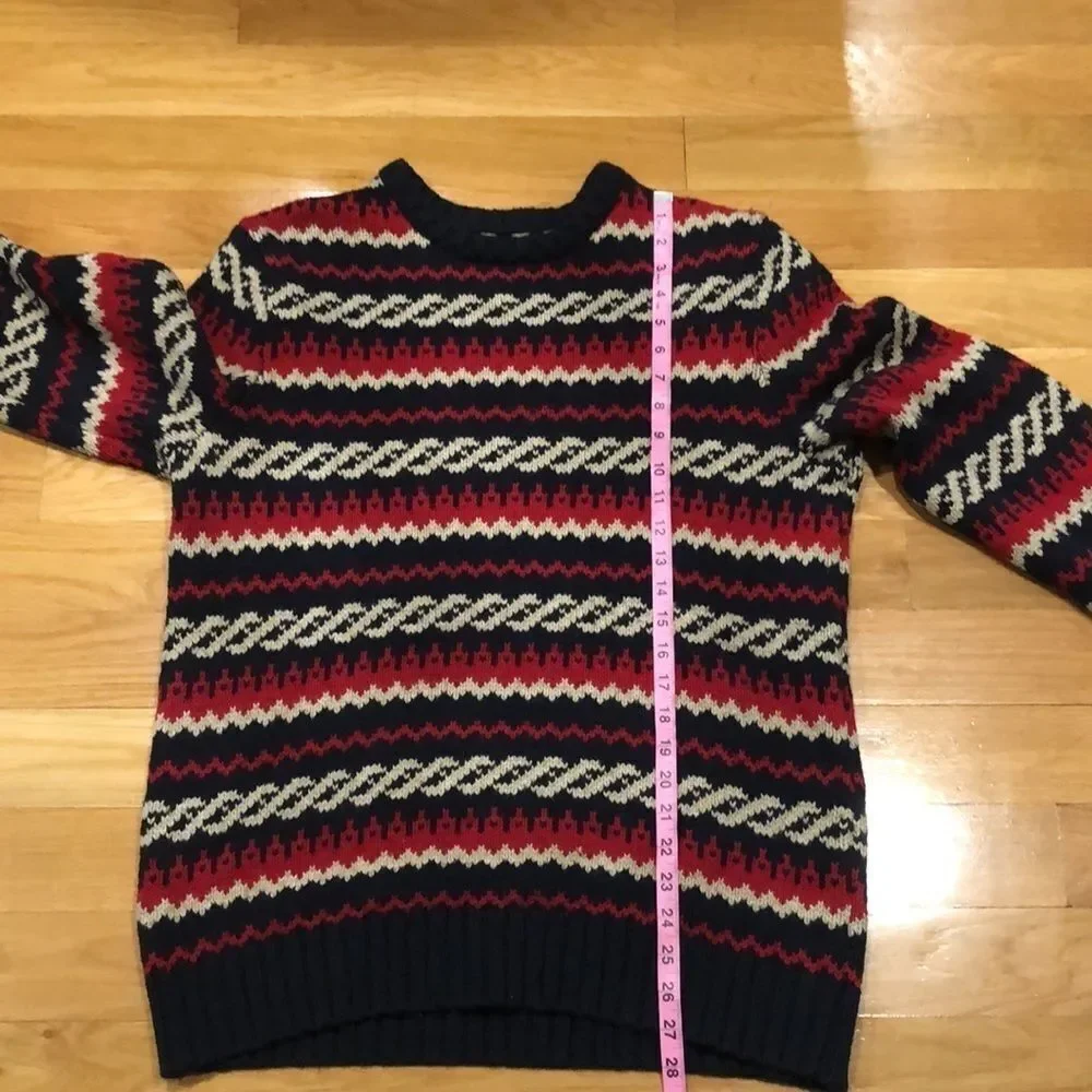 American Eagle outfitters men’s Heavy Athletic Fit Sweater Size Large.